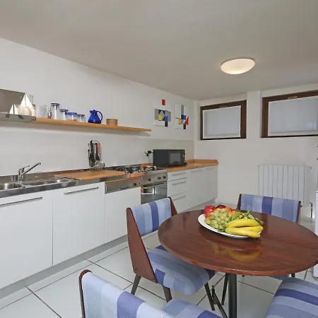 Sleeps 15 With Pool Air Con And Wifi * Montinelle