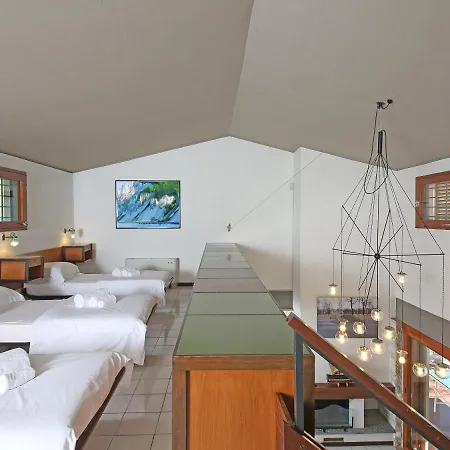 Sleeps 15 With Pool Air Con And Wifi * Montinelle