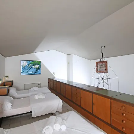 ヴィラ Sleeps 15 With Pool Air Con And Wifi Montinelle